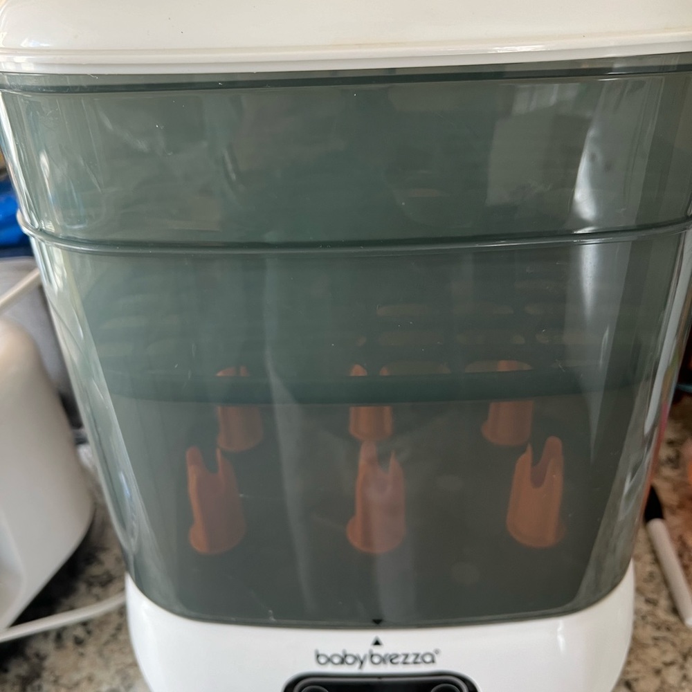 Baby Brezza bottle sterlizer
